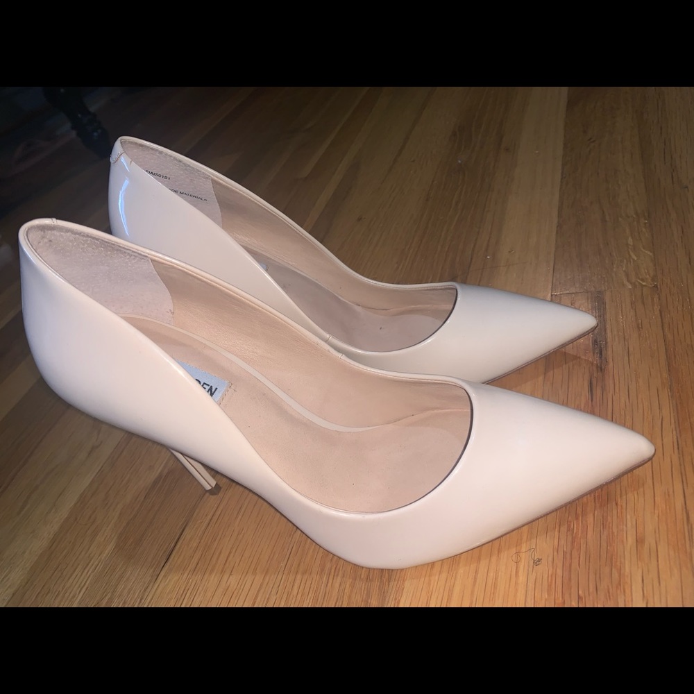 Steve Madden Nude Pointy Pumps